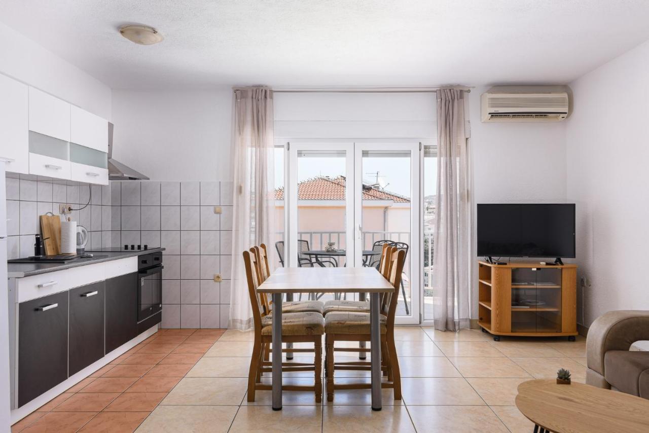 Apartment Planikovica Trogir Exteriör bild